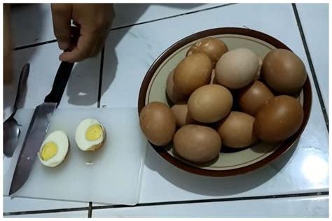 Cuma Butuh Dua Jam Begini 7 Cara Simpel Membuat Telur Asin Dari Telur Ayam