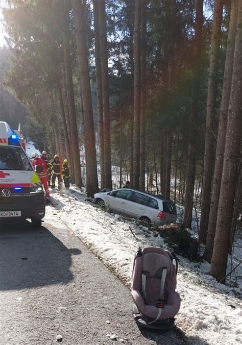 Verkehrsunfall Mit 3 Verletzten Bezirk Rohrbach