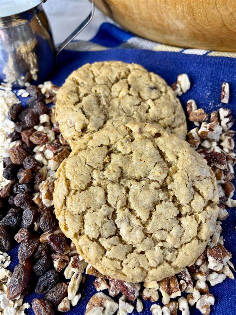 20 Deliciously Chunky Oatmeal Raisin Pecan Cookies