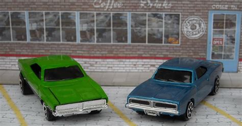 Matchbox Memories Matchboxon kívüliek Hot Wheels Dodge Charger és Maisto Dodge