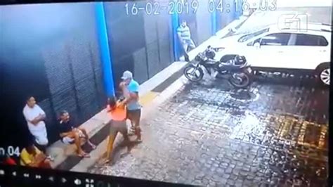 Vídeo Vídeo Mostra Momento Em Que Mulher Desfere Facada E Mata Homem