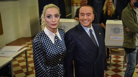 Qui N Es Marta Fascina La Pareja De Berlusconi A Os M S Joven Y