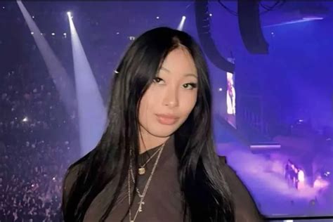 Jade Hallyday En Bikini Rouge Sur La Toile La S Ur De Joy Vivement Critiqu E Respectez Vous