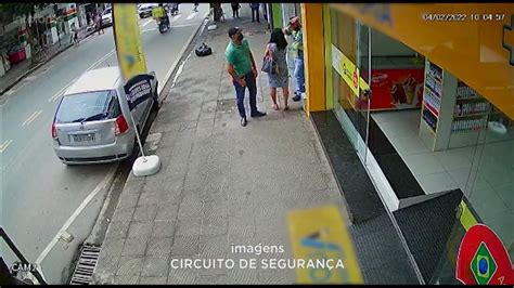 Caratinga câmera de segurança flagra atropelamento no centro da cidade