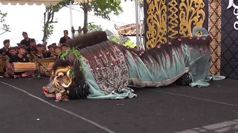 Barong Bangkung TERBESAR NGELAWANG Parade Barong Tanah Lot Art Food