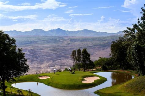 golf place  nice green premium photo