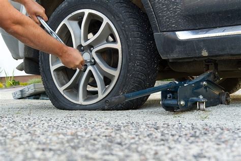 How To Change A Tire In 6 Easy Steps Alt Driver