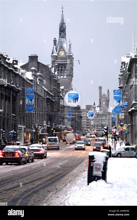 A Heavy Snowfall Union Street Aberdeen Scotland Stock Photo Alamy