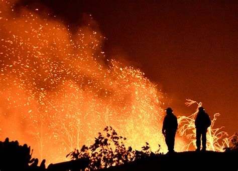 Californias Thomas Fire Breaks Record As Largest Wildfire In State