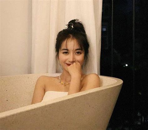 Hot Girl N V Ng G Y S T M Ng X H I Nh V P Trong Tr O Nh Ng C N Ng I P Vi T Gi I Tr