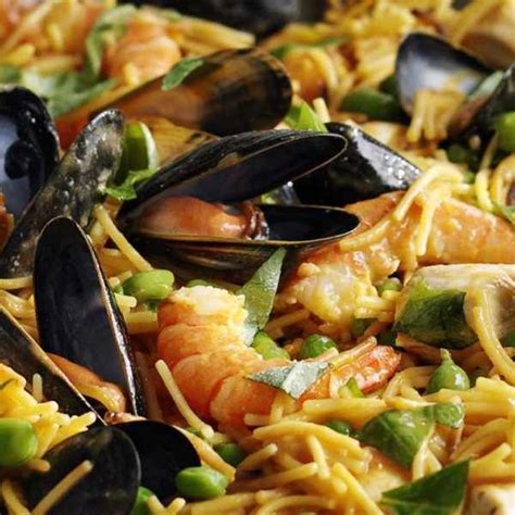 Fideua With King Prawns Chicken And Mussels Recipe Mussels Recipe