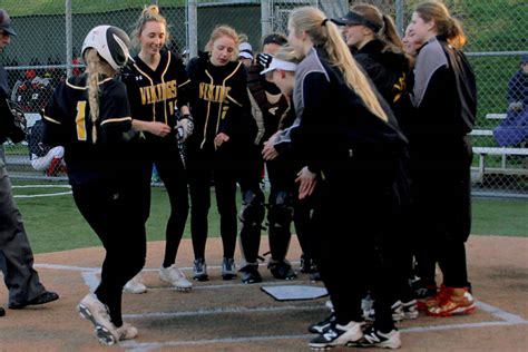 Inglemoor Uses Sixth Inning Rally To Beat Juanita Prep Softball