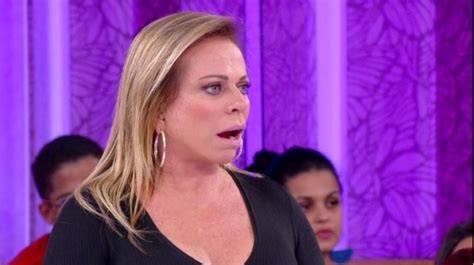 Christina Rocha revela traição de participante à esposa e barraco toma