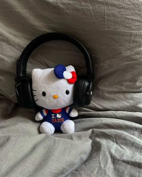 Hello Kitty🎧🐈‍⬛