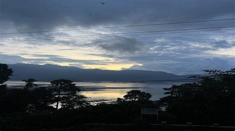 Tempat Wisata Di Sumbar Ngarai Sianok Danau Maninjau Hingga Rumah