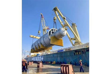 Heavy Lift Ships Start Moving Refinery Upgrading Cargo