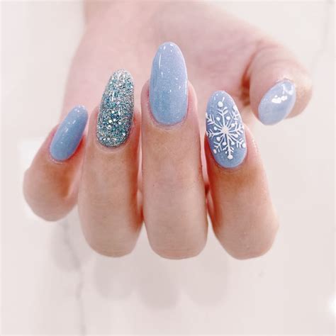 Cute And Simple Snowflake Nail Ideas For Christmas Fayd