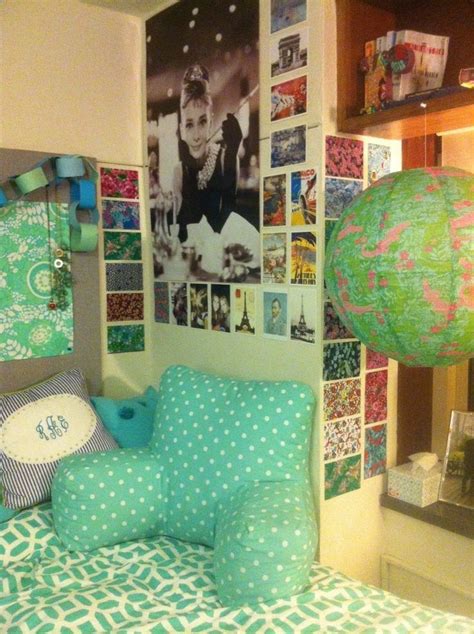 College Dorm Happiness Fingers Dream Dorm Room College Room Dorm