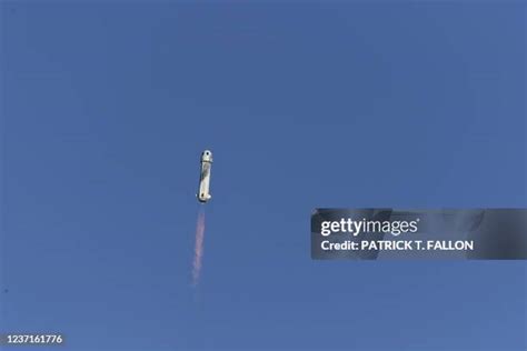 New Shepard Rocket Photos and Premium High Res Pictures - Getty Images