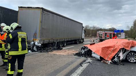 T Dlicher Unfall Auf A Porsche Ger T Unter Sattelzug Fahrer Stirbt