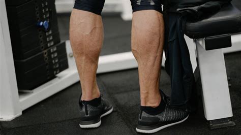 How to Do the Standing Calf Raise for Complete Leg Development ...