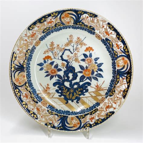 Japon Plat en porcelaine à décor Imari Début du XVIIIe siècle