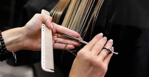 Cortes De Pelo Para Mujeres Elegantes Que Quieran Llevar Sus Canas A