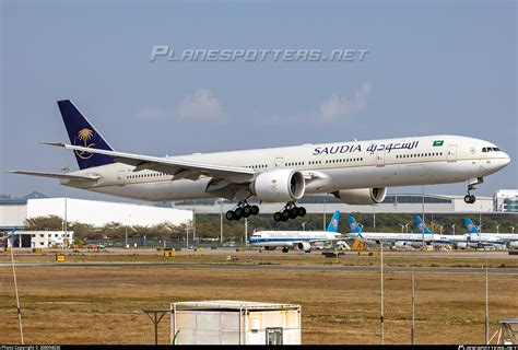 Hz Ak Saudi Arabian Airlines Boeing Er Photo By Id