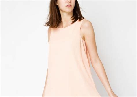 Nude φόρεμα σε γραμμή Α Κάνε την εμφάνισή σου ξεχωριστή