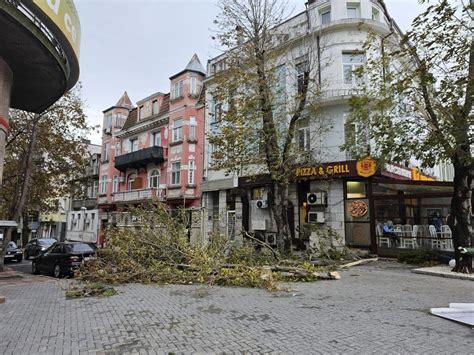 Venti Fortissimi Pioggia E Neve In Bulgaria Stato Di Emergenza A