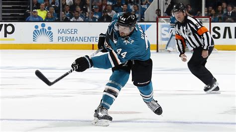 Vlasic Assure Que Le Moral Est Bon Chez Les Sharks LNH