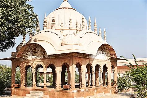 Offbeat Places|Homestays|Kusum Sarovar Places To Visit MATHURA