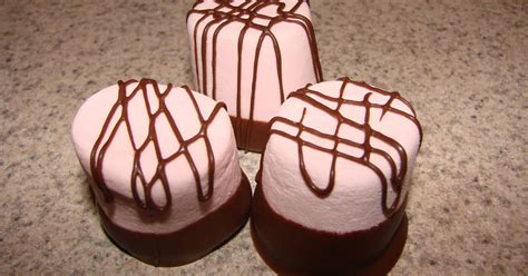 Accidental Decorator Decorating Marshmallows