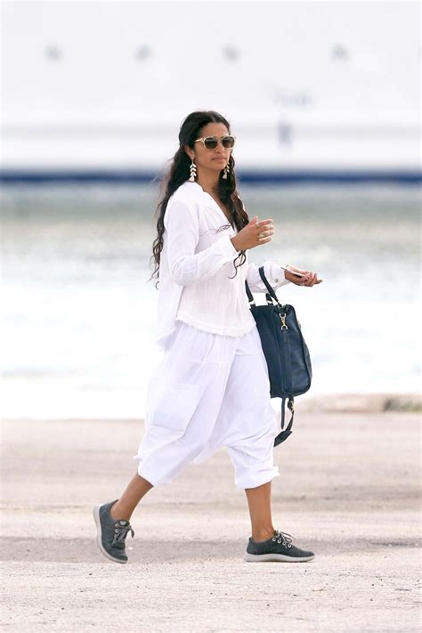 Camila Alves Out In Miami Beach 04 Gotceleb