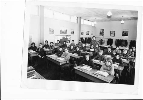 Photo De Classe Cm2 De 1968 Ecole Paul Bert Copains Davant