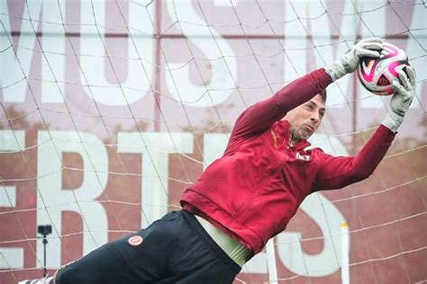 El futuro de Sebastián Britos en Universitario propuesta a largo plazo