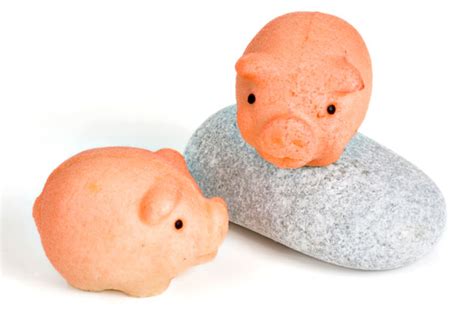 Marzipan pigs | Snack Recipes | GoodtoKnow