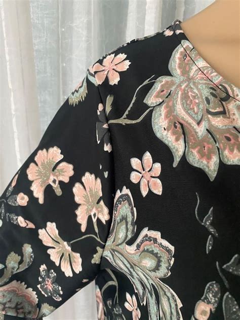 Perfekter Auftritt Spezielles Kleid Schwarz Mit Blumen Kaufen