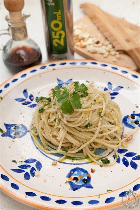 Spaghetti Con Colatura Di Alici Di Cetara E Briciole Di Pane Tostato