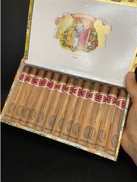 Romeo Y Julieta Coronitas En Cedro Dress Box Of Cigars In Cedar