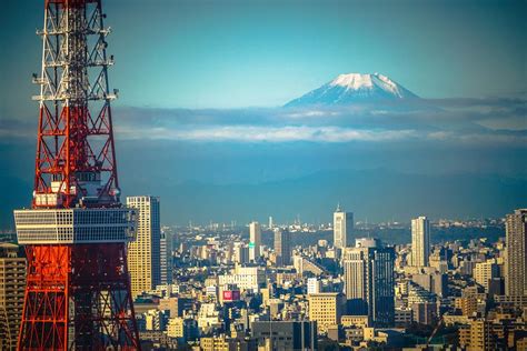 Snow Capped Mount Fuji 雪化粧の富士山 with Tokyo Tower