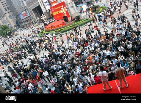 Chinese fashion show hi-res stock photography and images - Alamy