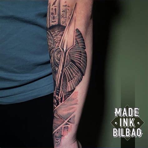 Tatuaje Dios Egipcio Horus Made Ink Bilbao