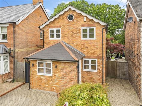 3 Bed Detached House For Sale In New Wokingham Road Crowthorne