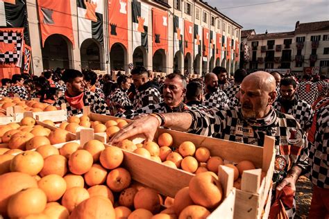 Ivrea S Battle Of The Oranges Is Raucous Sticky Fun Atlas Obscura