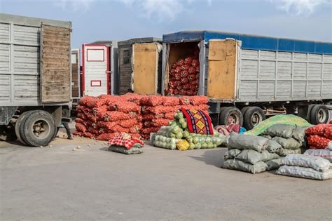 Premium Photo The Largest Market For Fruits And Vegetables The Truck