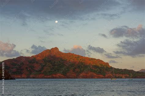 Foto De Plage De Anaho Et Pleine Lune Nuku Hiva Iles Marquises