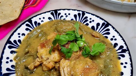 Nopales En Salsa Verde Con Pollo Youtube