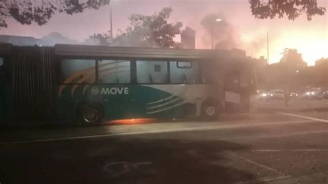 Nibus Do Move Metropolitano Pega Fogo Na Esta O Oiapoque No Centro