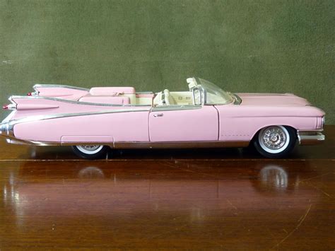 Large Pink Cadillac Biarritz Eldorado 1959 Diecast Model 118 Scale